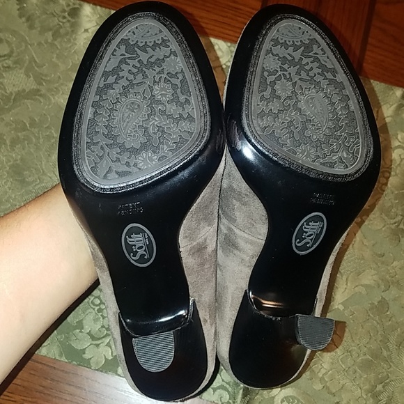 NWOB, SOFFT Taupe Suede Heel - Picture 7 of 8